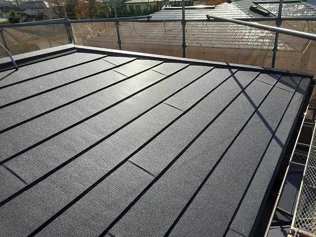 屋根重ね葺が完了した屋根